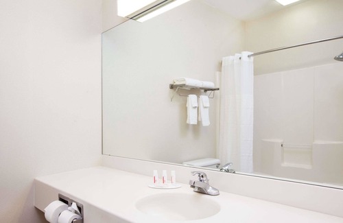 Brewerton Hotel | Days Inn by Wyndham Brewerton/Syracuse near Oneida Lake