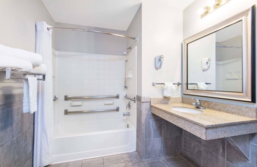 Carlsbad Hotel | Days Inn by Wyndham Carlsbad