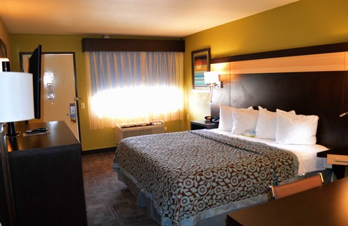 Carlsbad Hotel | Days Inn by Wyndham Carlsbad