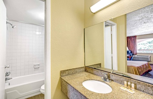 Chesapeake Hotel | Days Inn by Wyndham Chesapeake