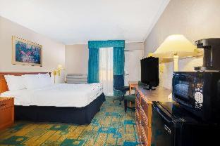 Amistad National Recreational Area Hotel | Days Inn by Wyndham Del Rio