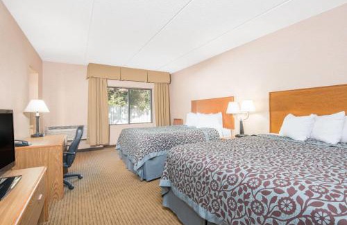 Endion Hotel | Days Inn by Wyndham Duluth Lakewalk