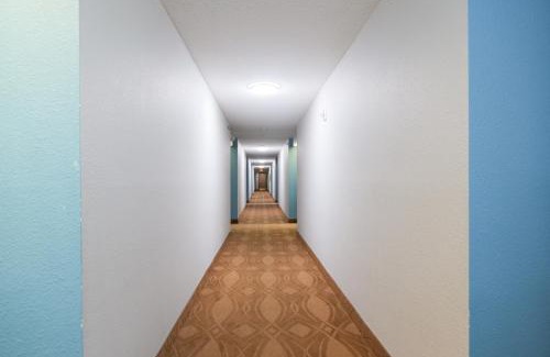 Flint Hotel | Days Inn by Wyndham Flint/Bishop International Airport