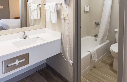 Florence Hotel | Days Inn by Wyndham Florence Cincinnati Area