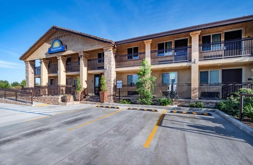 Galt Hotel | Days Inn by Wyndham Galt - Elk Grove South