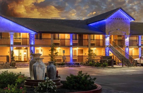 Galt Hotel | Days Inn by Wyndham Galt - Elk Grove South