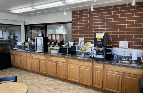 Lake Point Hotel | Days Inn by Wyndham Lake Point