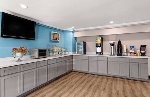 Monta Vista Hotel | Days Inn by Wyndham Lakewood South Tacoma