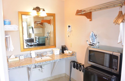 Monta Vista Hotel | Days Inn by Wyndham Lakewood South Tacoma
