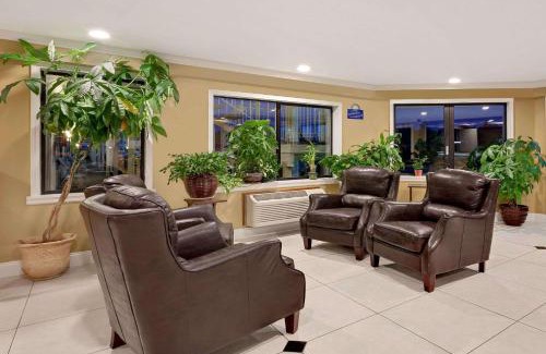 Monta Vista Hotel | Days Inn by Wyndham Lakewood South Tacoma