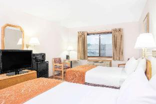 Marquette Hotel | Days Inn by Wyndham Marquette