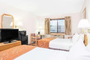 Marquette Hotel | Days Inn by Wyndham Marquette