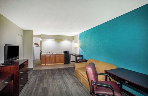 Mobile Hotel | Days Inn by Wyndham Mobile I-65