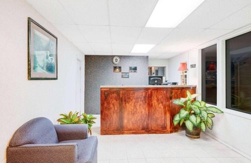 Monett Hotel | Days Inn by Wyndham Monett