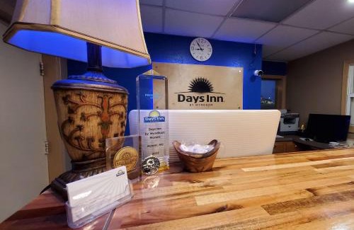 Monett Hotel | Days Inn by Wyndham Monett