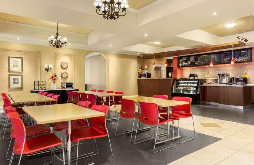 Niagara Falls Hotel | Days Inn by Wyndham Niagara Falls Centre St By the Falls