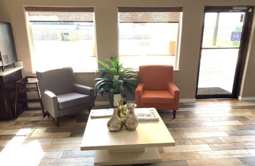 Orange Hotel | Days Inn by Wyndham Orange