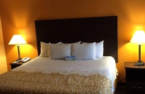 West Glens Falls Hotel | Days Inn by Wyndham Queensbury/Lake George
