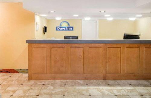 Hollins Hotel | Days Inn by Wyndham Roanoke Hollins Near I-81
