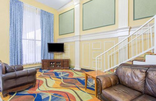Hollins Hotel | Days Inn by Wyndham Roanoke Hollins Near I-81