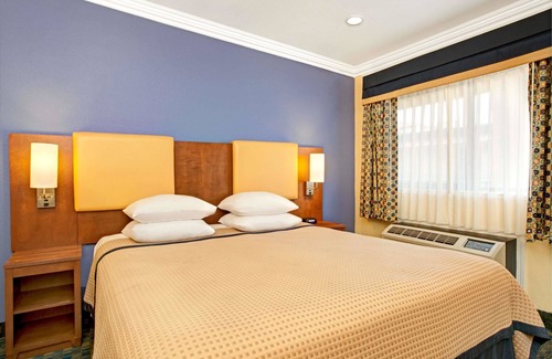 Cow Hollow Hotel | Days Inn by Wyndham San Francisco - Lombard
