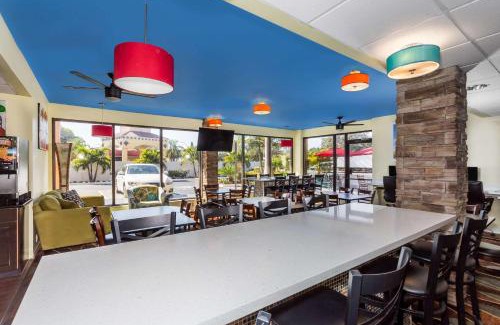 North Trail Hotel | Days Inn by Wyndham Sarasota Bay