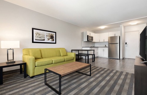 Sarnia Hotel | Days Inn by Wyndham Sarnia Harbourfront