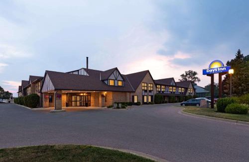Sarnia Hotel | Days Inn by Wyndham Sarnia Harbourfront