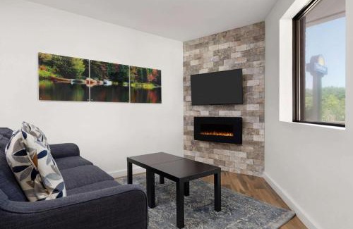 Sarnia Hotel | Days Inn by Wyndham Sarnia Harbourfront