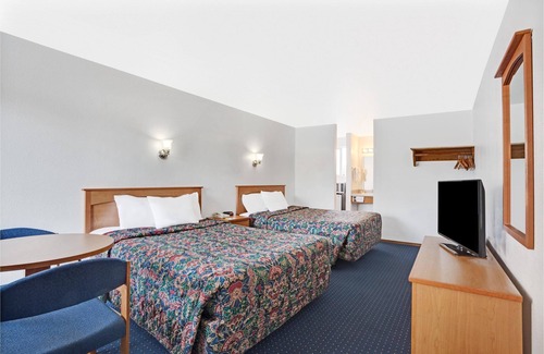 Licton Springs Hotel | Days Inn by Wyndham Seattle North of Downtown