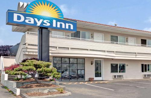 Licton Springs Hotel | Days Inn by Wyndham Seattle North of Downtown