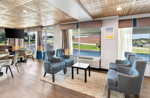 Seneca Hotel | Days Inn by Wyndham Seneca/Clemson Area