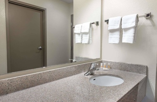 St. Peters Hotel | Days Inn by Wyndham St Peters/St Charles