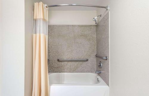 St. Peters Hotel | Days Inn by Wyndham St Peters/St Charles