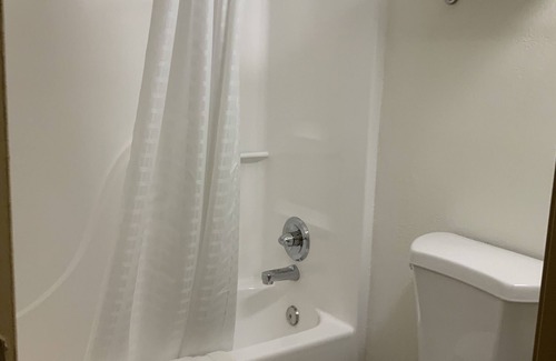 Troy Hotel | Days Inn by Wyndham Troy IL