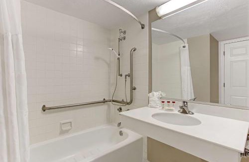 Barrio Hollywood Hotel | Days Inn by Wyndham Tucson City Center