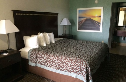 Riverside Park Hotel | Days Inn by Wyndham Fort Lauderdale Airport Cruise Port