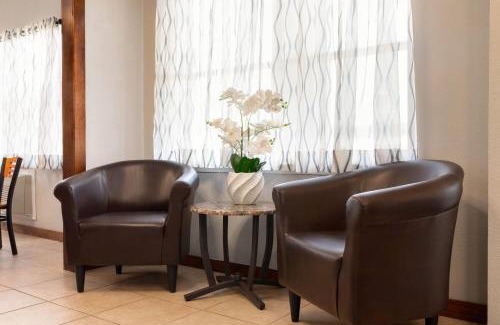 Fredericksburg Hotel | Days Inn by Wyndham Suites Fredericksburg