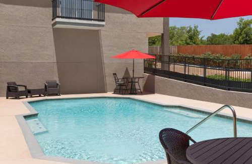 Fredericksburg Hotel | Days Inn by Wyndham Suites Fredericksburg