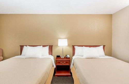West Des Moines Hotel | Days Inn by Wyndham Clive - West Des Moines