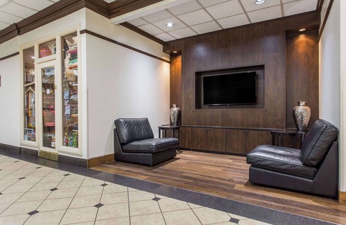 Forest Hills Hotel | Days Inn by Wyndham Washington DC/Connecticut Avenue