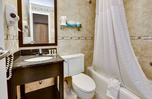 Forest Hills Hotel | Days Inn by Wyndham Washington DC/Connecticut Avenue