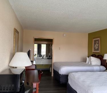 West Southern Pines Hotel | Days Inn & Conf Center by Wyndham Southern Pines Pinehurst