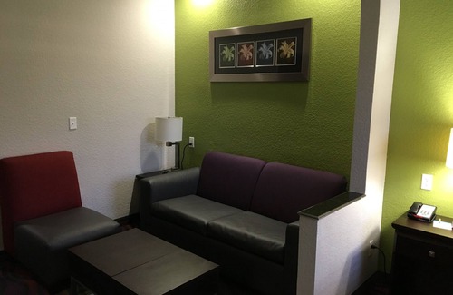 Bonita Springs Hotel | Days Inn & Suites by Wyndham Bonita Springs North Naples