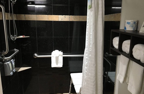 Bonita Springs Hotel | Days Inn & Suites by Wyndham Bonita Springs North Naples