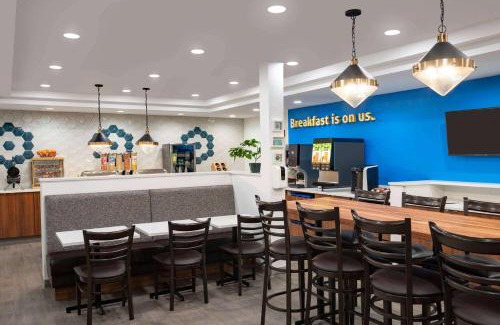Sherwood Park Hotel | Days Inn & Suites by Wyndham Sherwood Park Edmonton