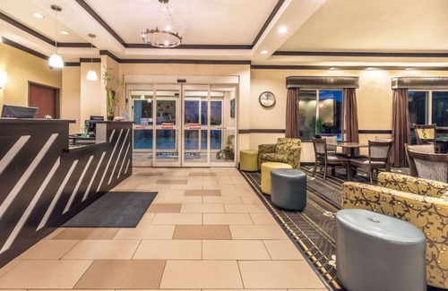 Mineral Wells Hotel | Days Inn & Suites by Wyndham Mineral Wells