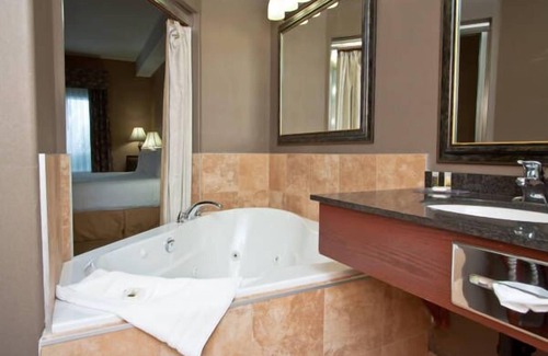 Strathmore Hotel | Days Inn & Suites by Wyndham Strathmore