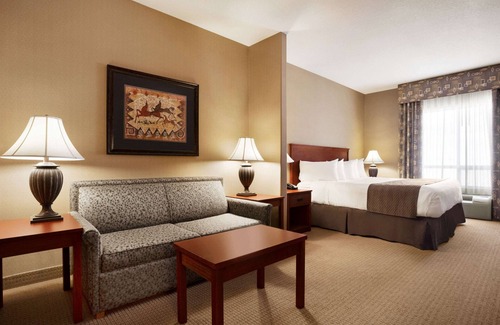 Strathmore Hotel | Days Inn & Suites by Wyndham Strathmore