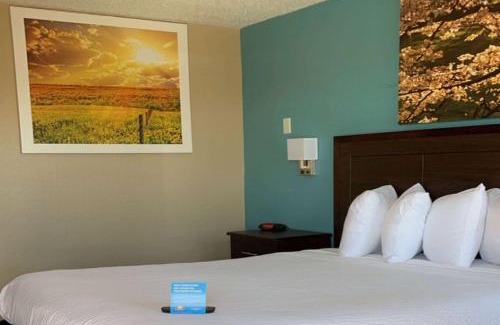 Springfield Hotel | Days Inn & Suites by Wyndham Springfield on I-44